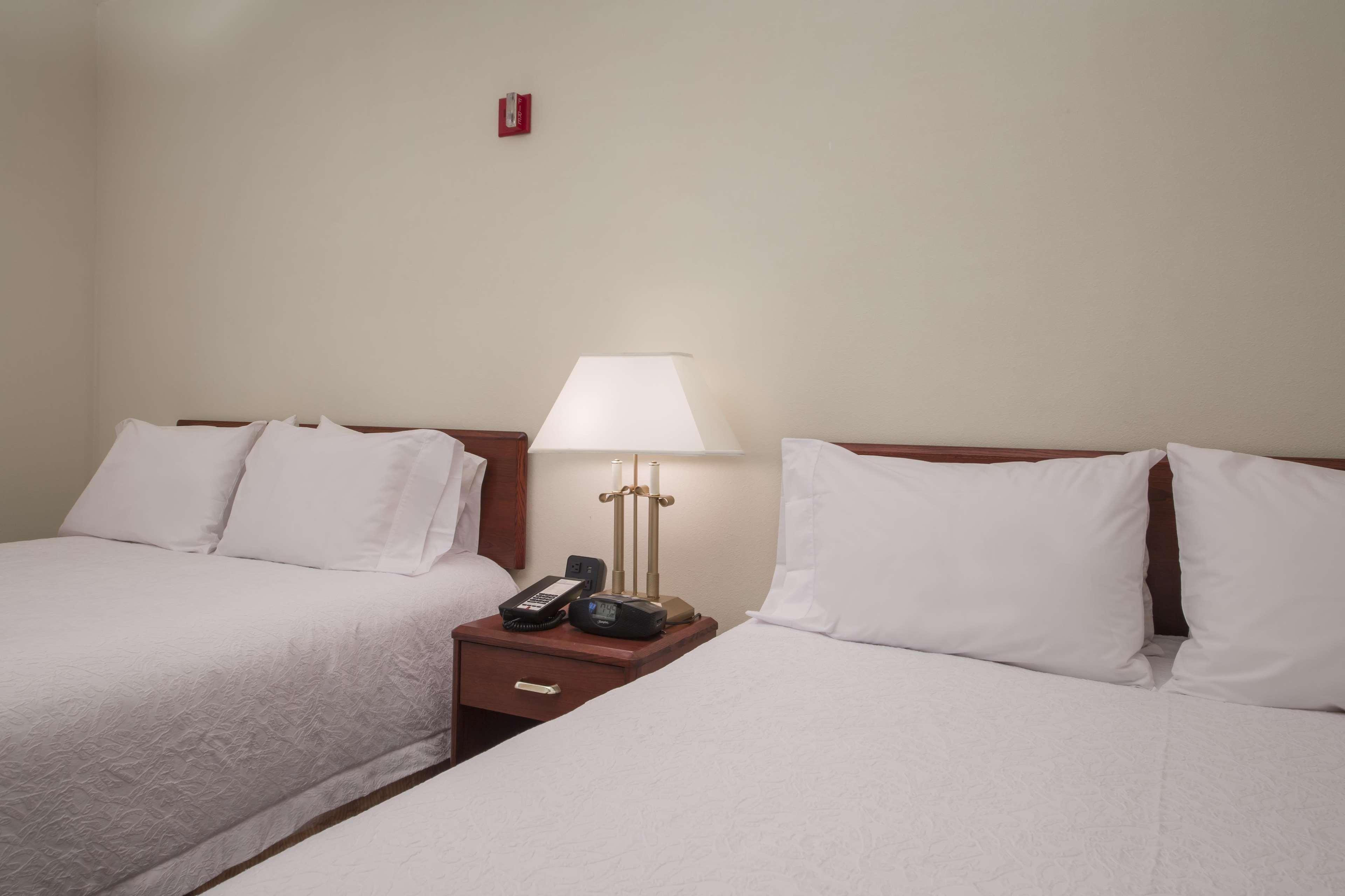 Hampton Inn Трейси Экстерьер фото