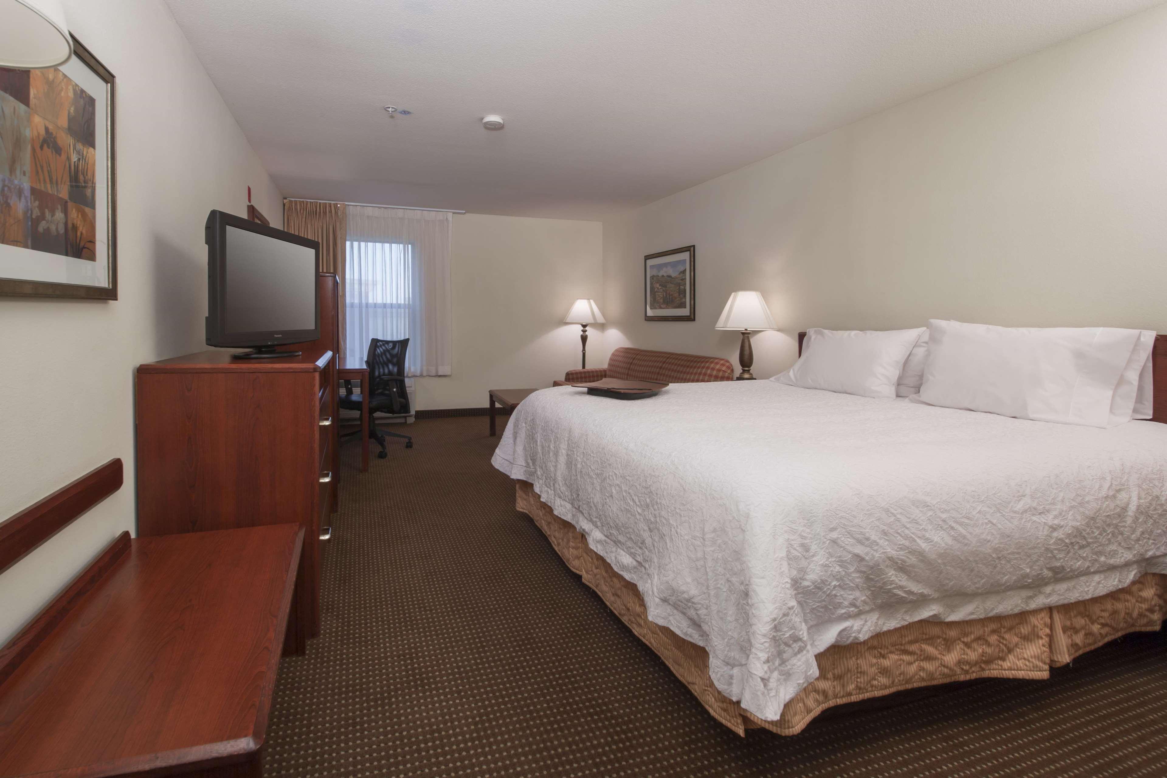 Hampton Inn Трейси Экстерьер фото