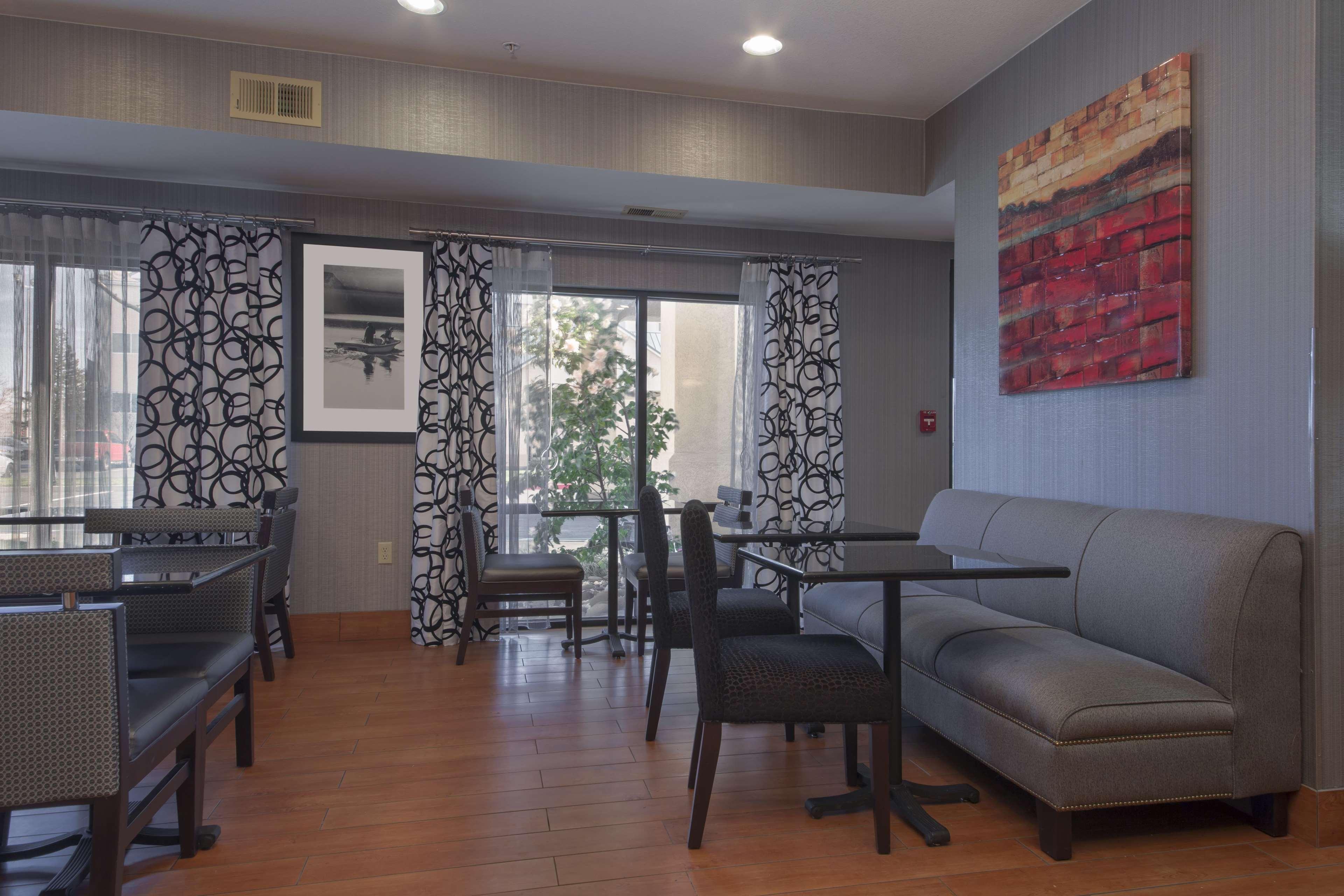 Hampton Inn Трейси Экстерьер фото