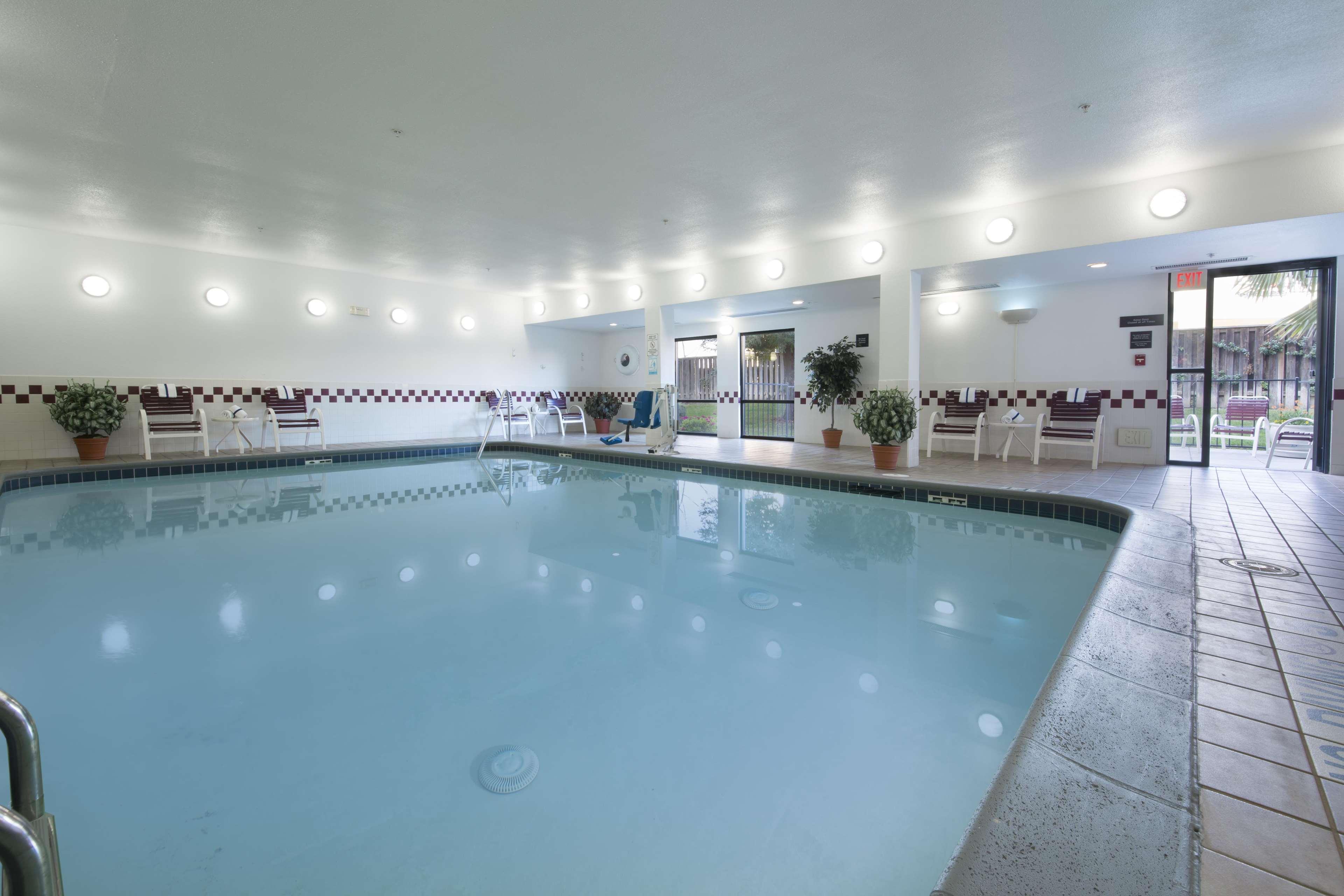 Hampton Inn Трейси Экстерьер фото