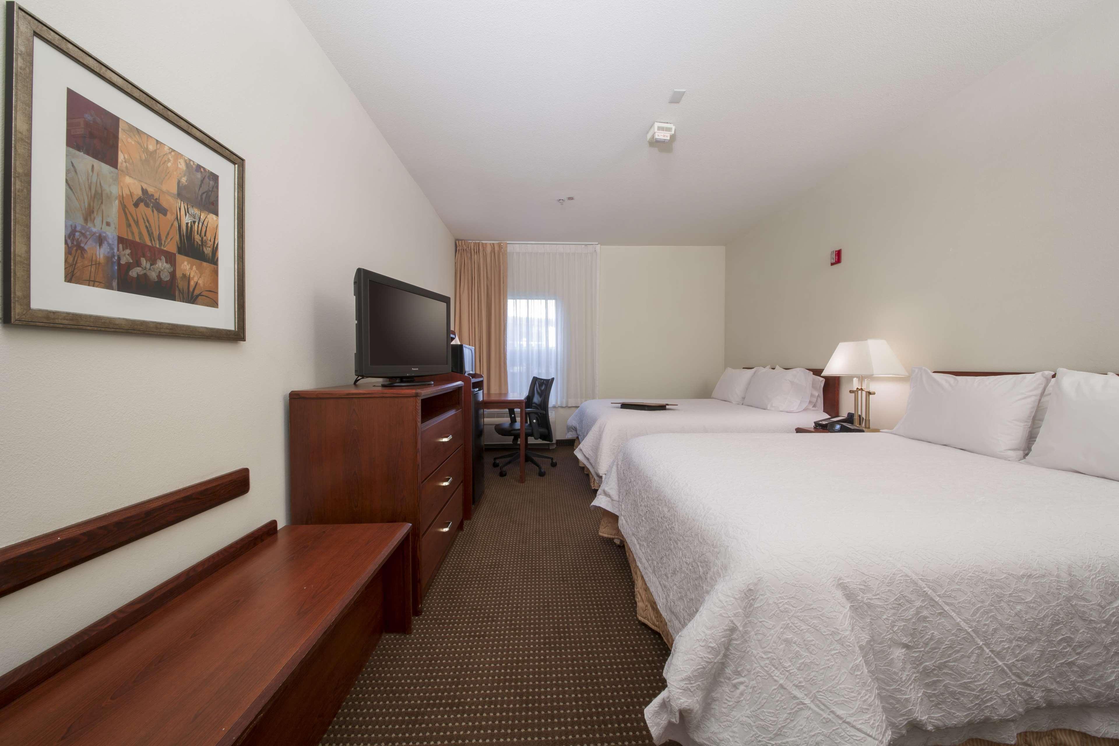 Hampton Inn Трейси Экстерьер фото