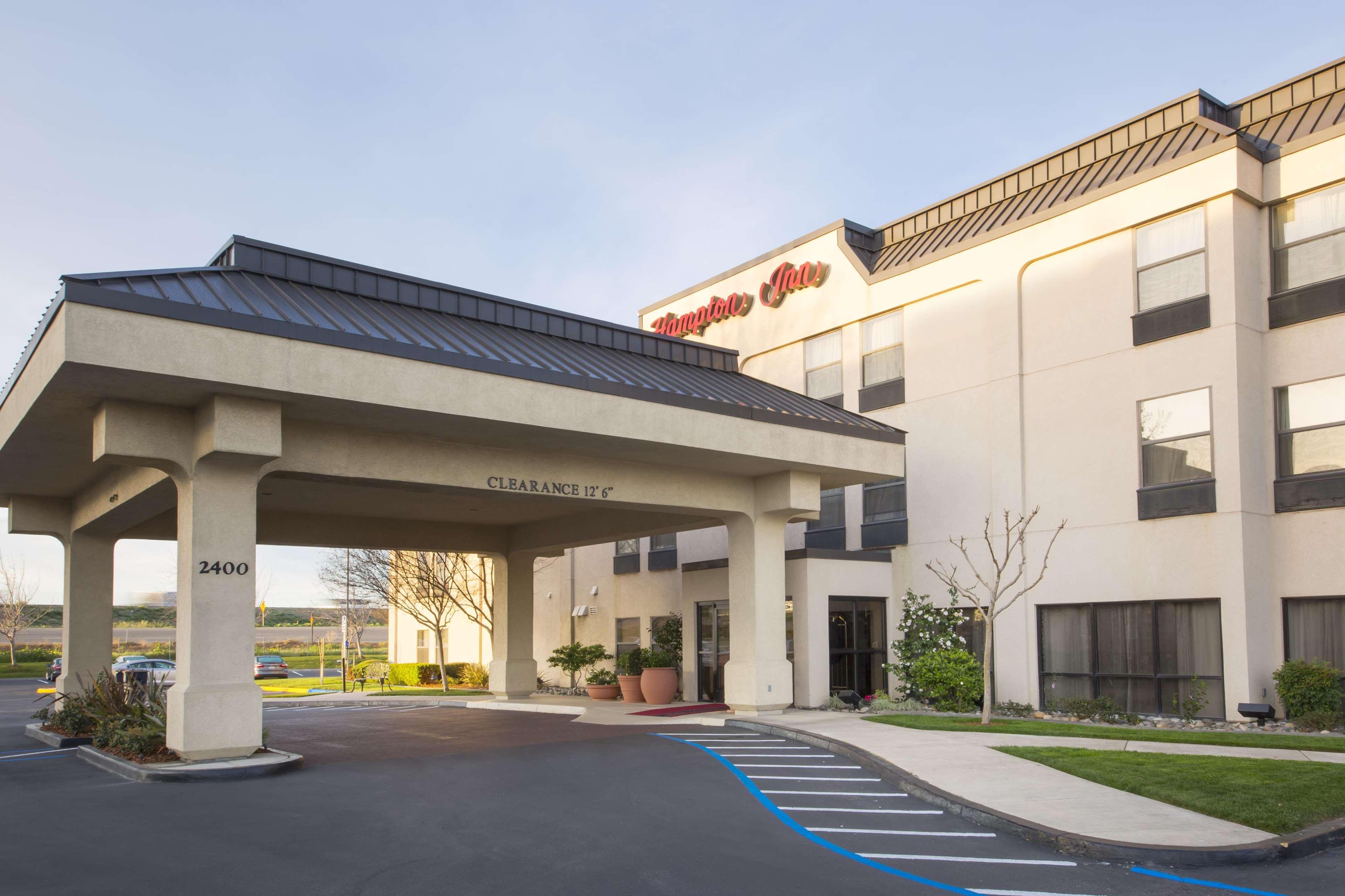 Hampton Inn Трейси Экстерьер фото