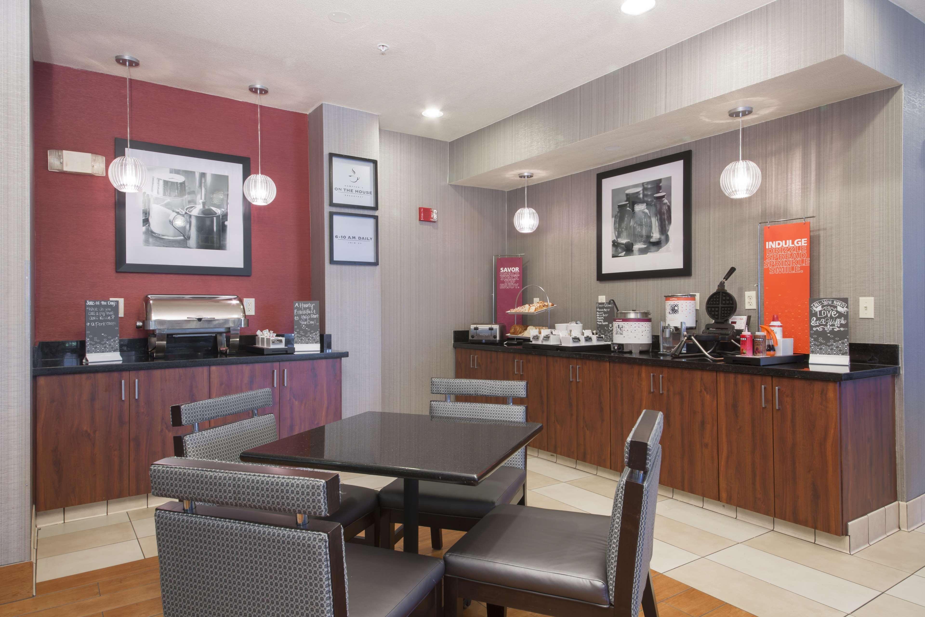 Hampton Inn Трейси Экстерьер фото