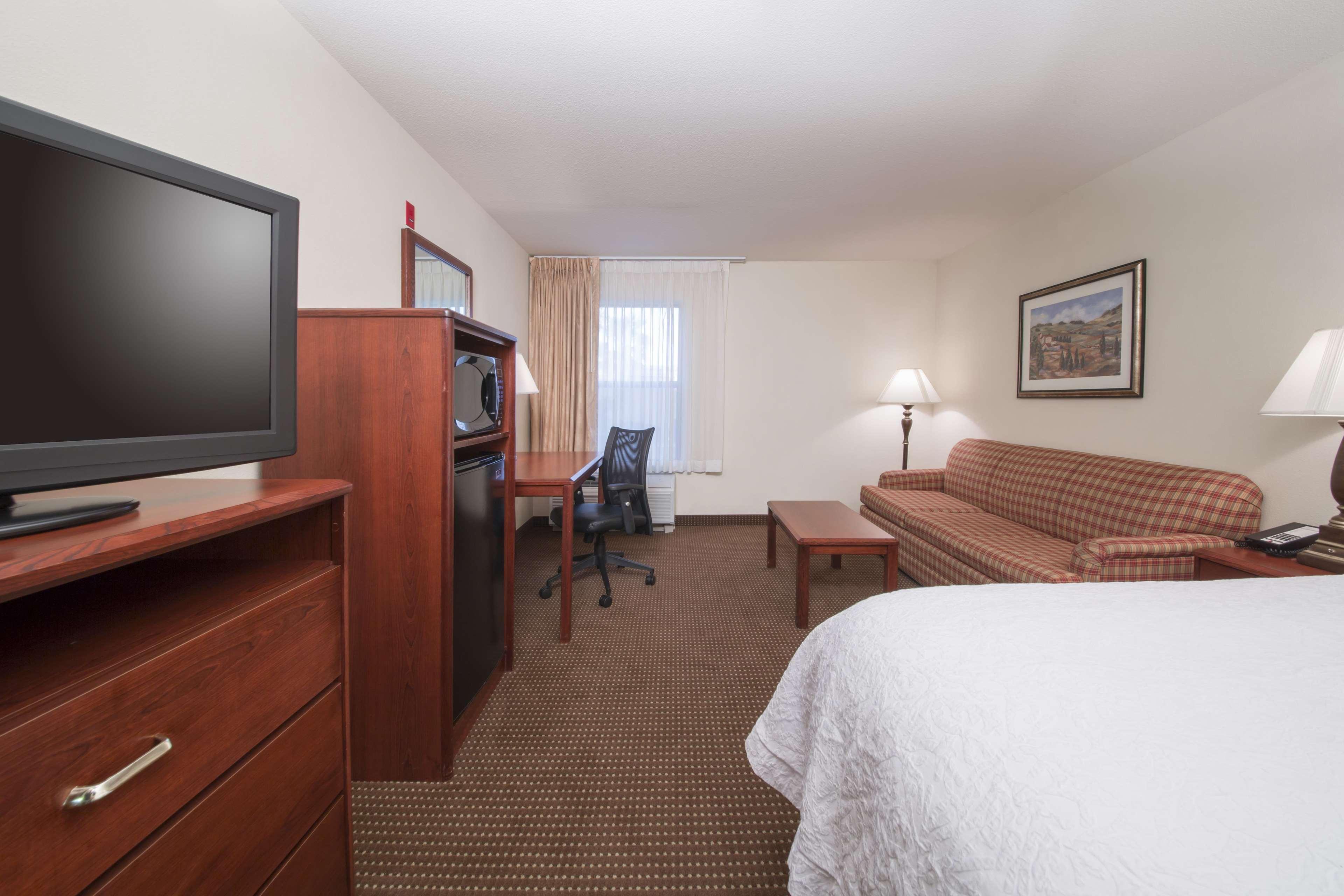 Hampton Inn Трейси Экстерьер фото