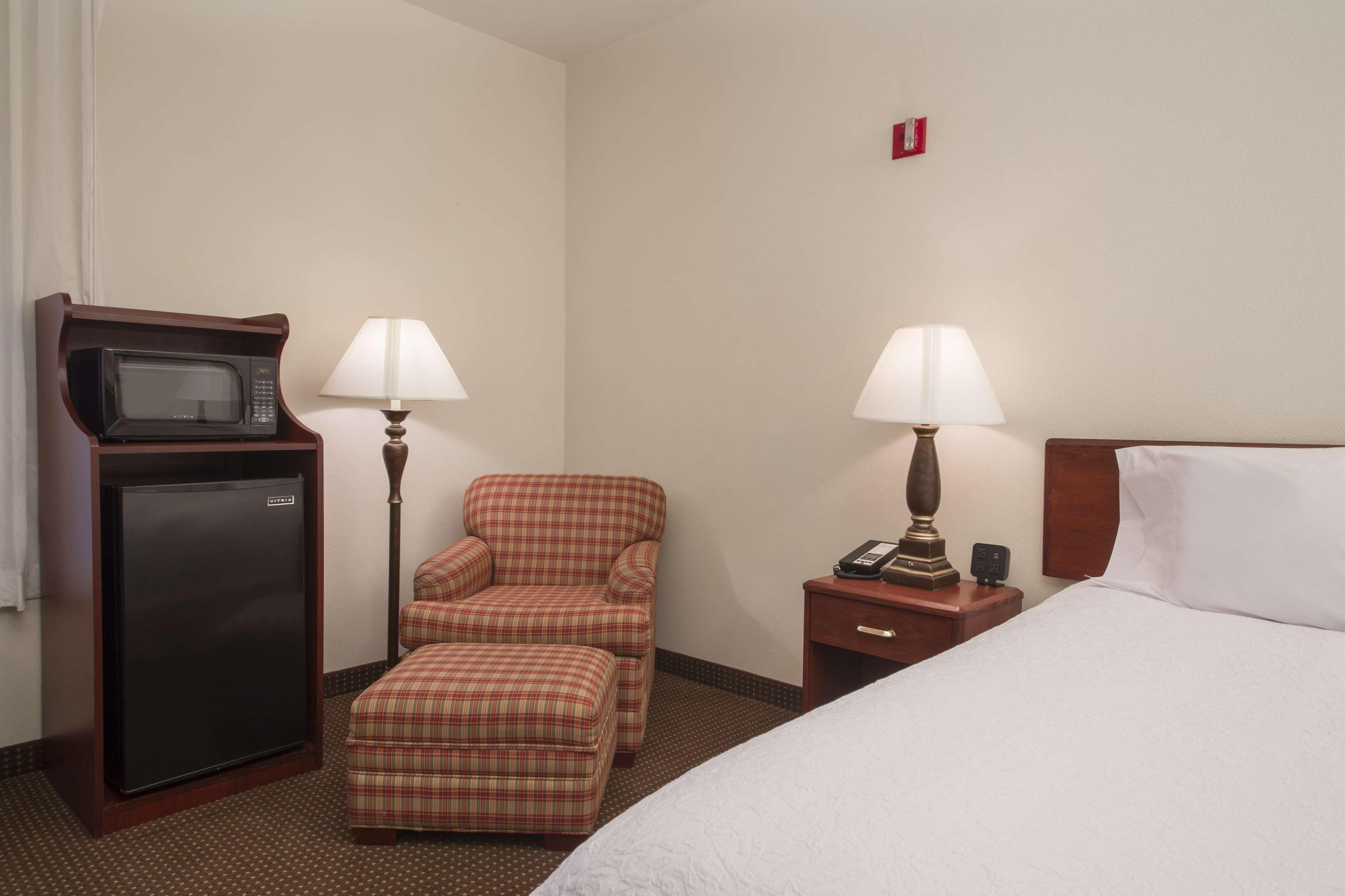Hampton Inn Трейси Экстерьер фото