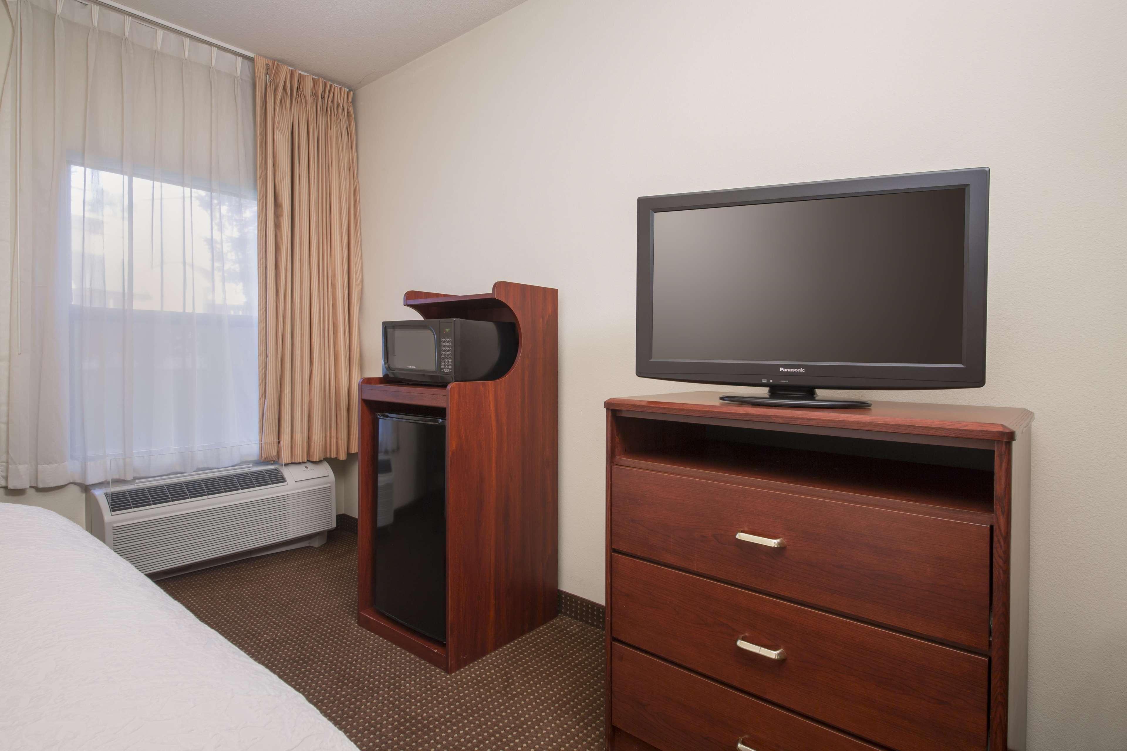 Hampton Inn Трейси Экстерьер фото