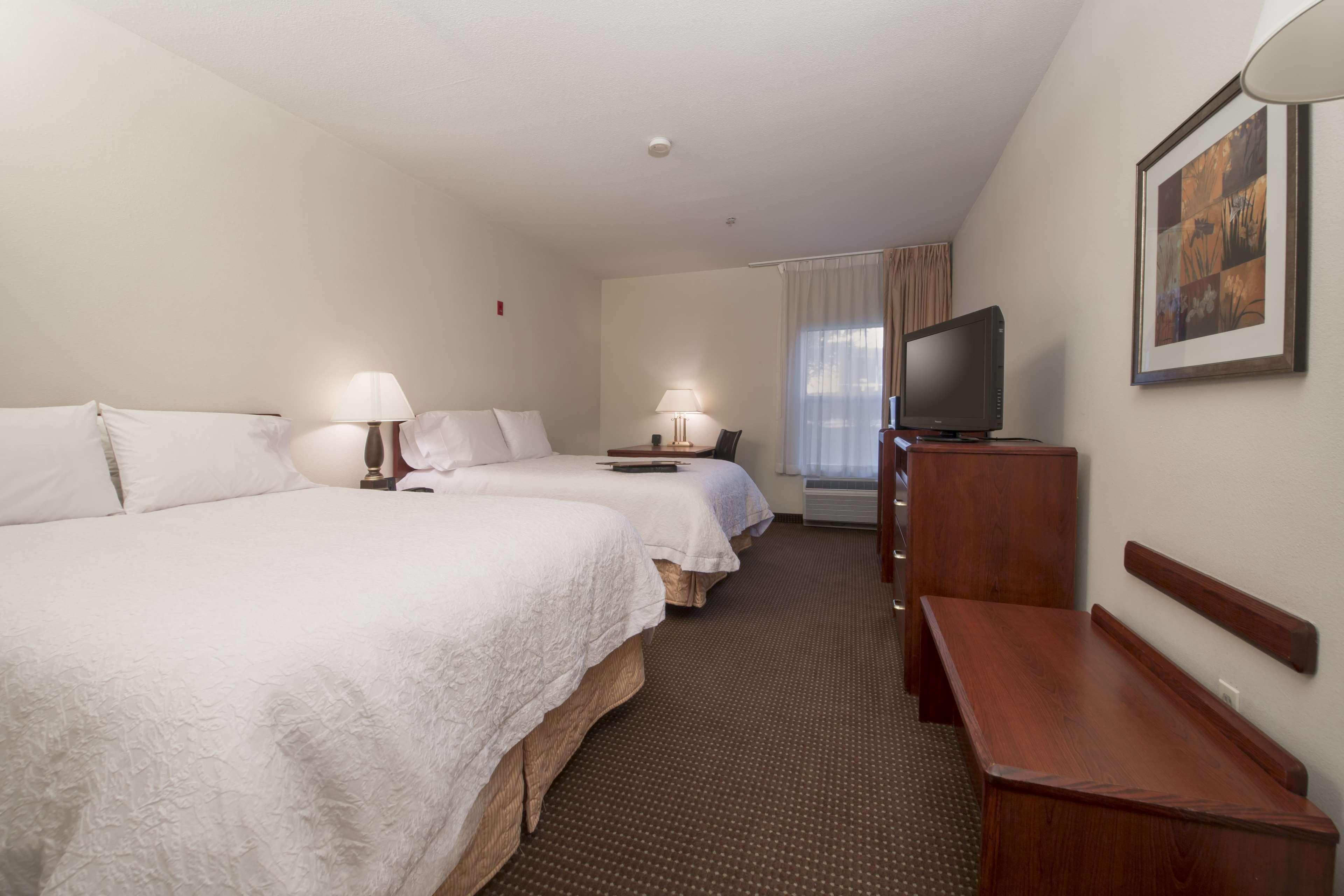 Hampton Inn Трейси Экстерьер фото