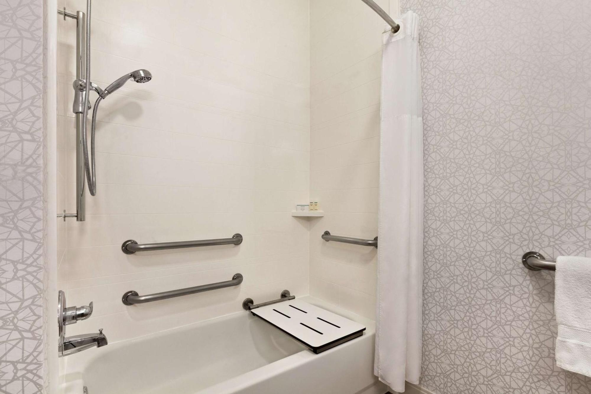 Hampton Inn Трейси Экстерьер фото