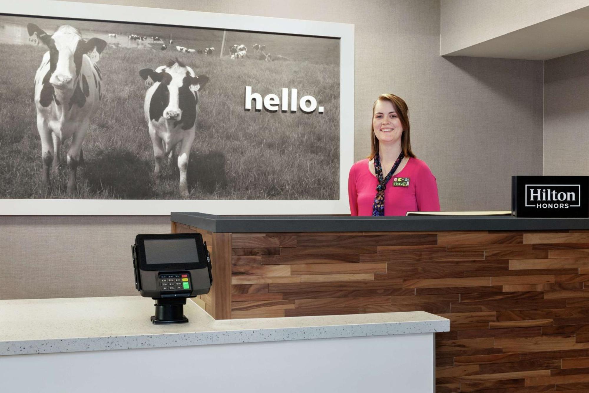 Hampton Inn Трейси Экстерьер фото