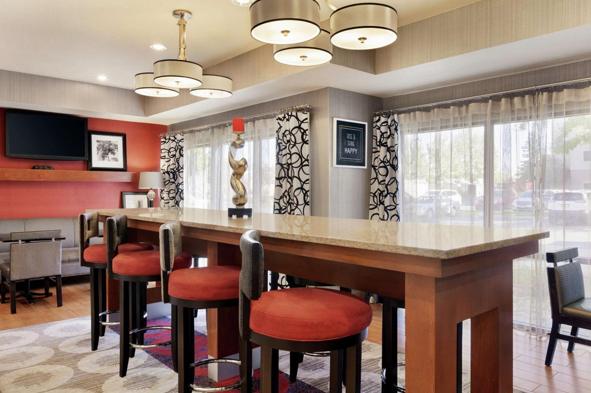 Hampton Inn Трейси Экстерьер фото