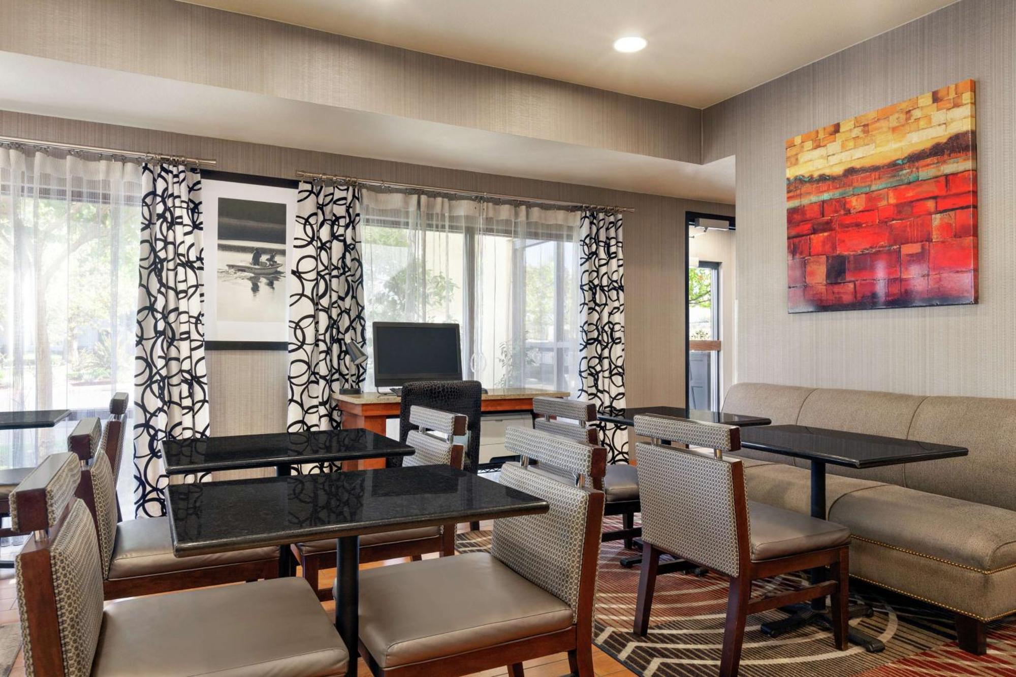 Hampton Inn Трейси Экстерьер фото