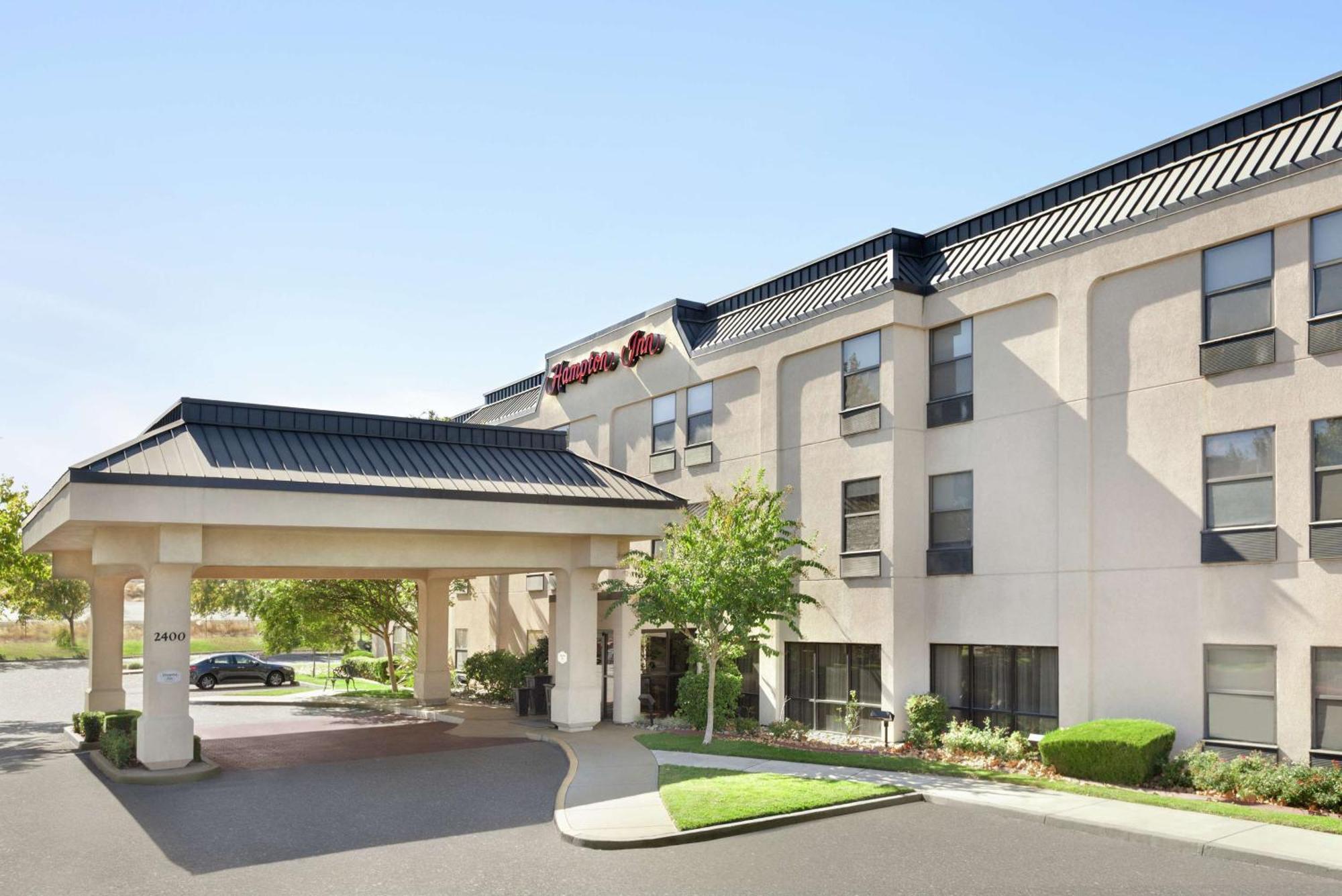 Hampton Inn Трейси Экстерьер фото