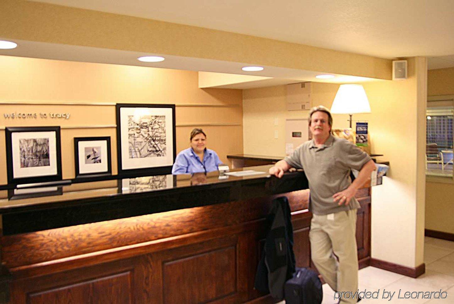 Hampton Inn Трейси Экстерьер фото