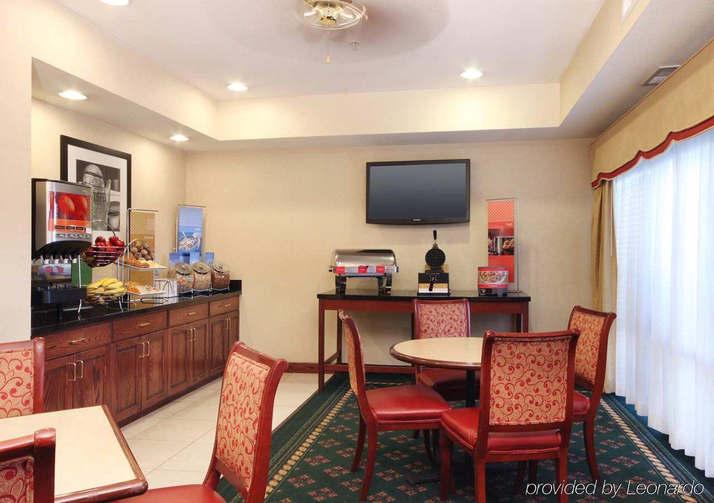 Hampton Inn Трейси Экстерьер фото
