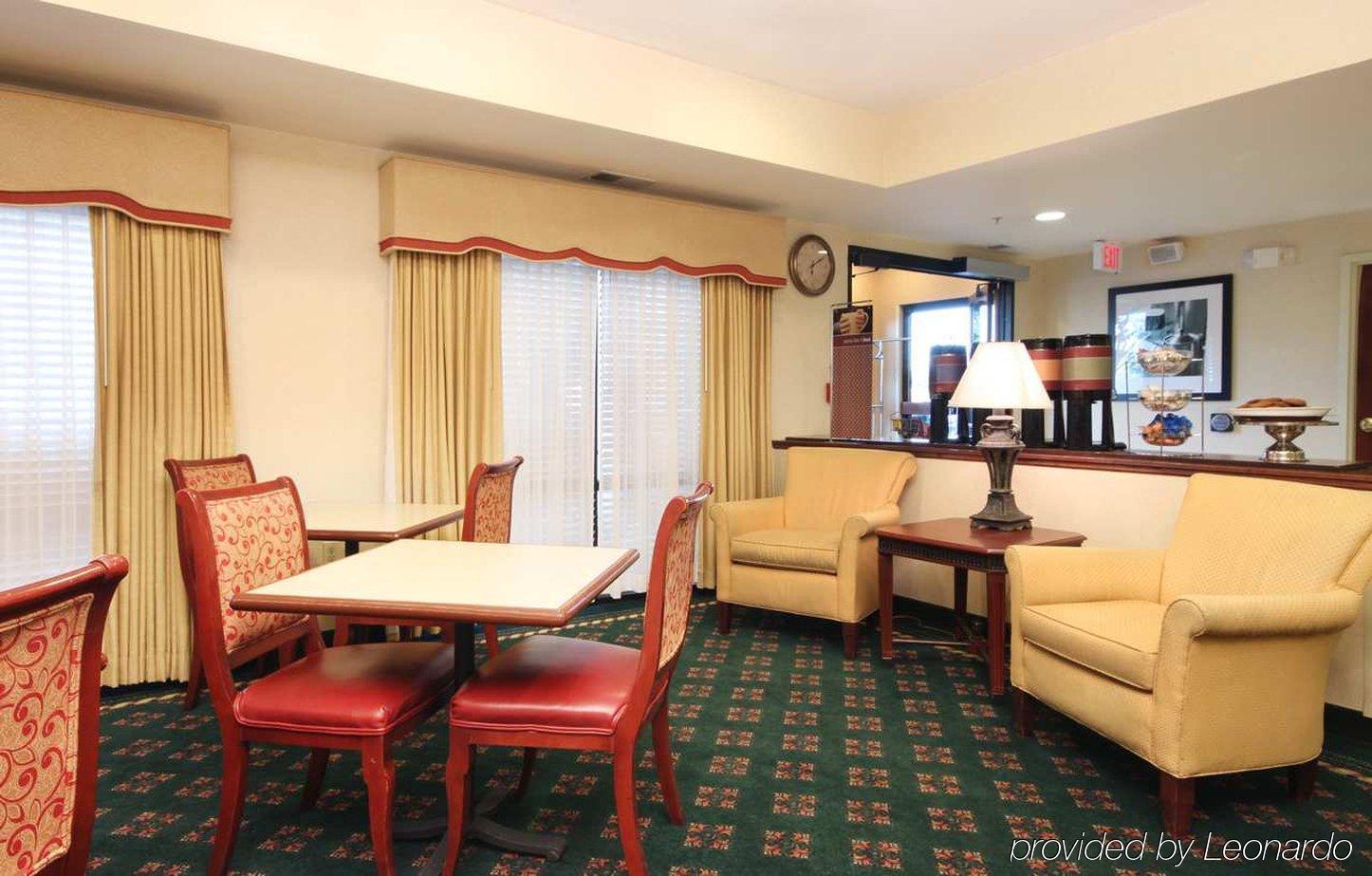 Hampton Inn Трейси Экстерьер фото